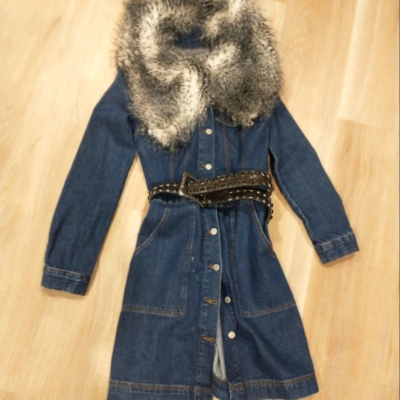 Playful fun Jean Coat or Dress & removable faux fur collar & leather guess belt - Picture 1 of 10